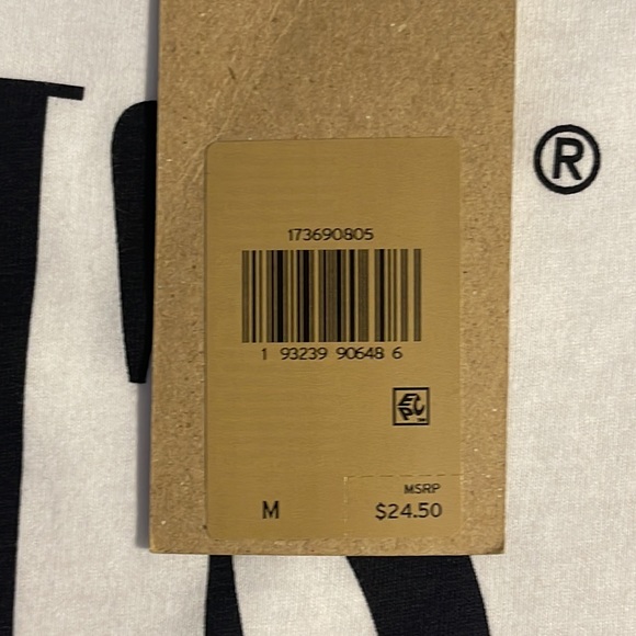 NWT Women Leviโs Short Sleeve T-Shirt Size Medium - Picture 3 of 4